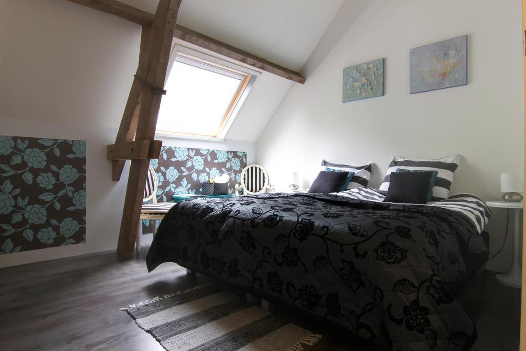 D'N Twist Bed & Breakfast Overloon Стая снимка