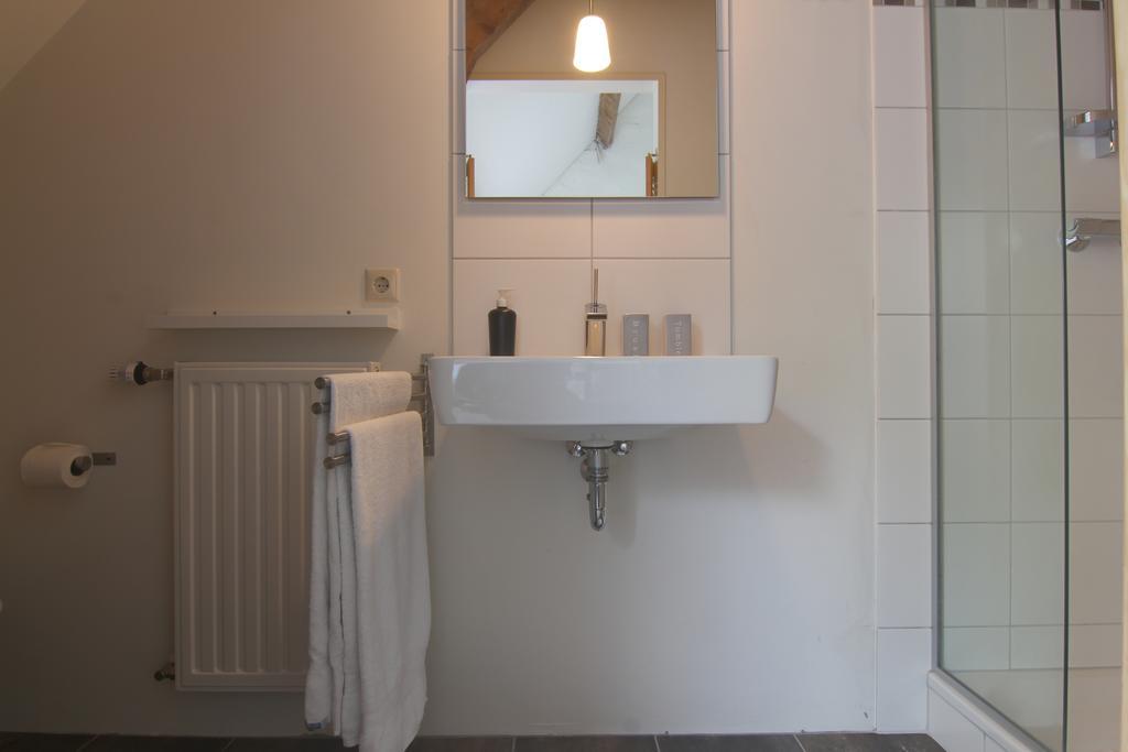 D'N Twist Bed & Breakfast Overloon Стая снимка