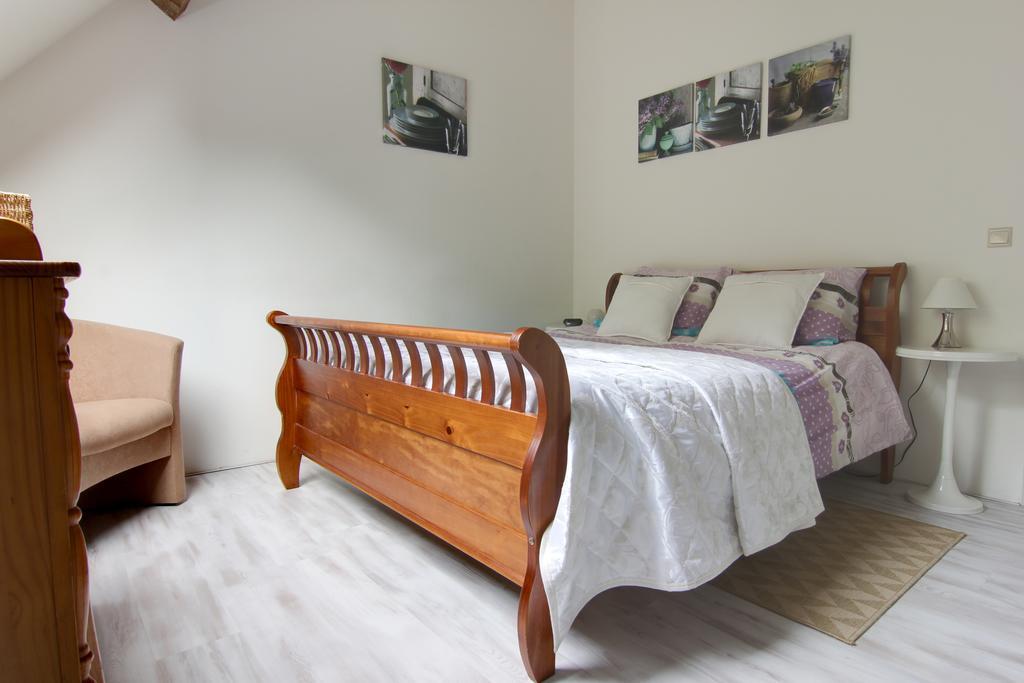 D'N Twist Bed & Breakfast Overloon Стая снимка
