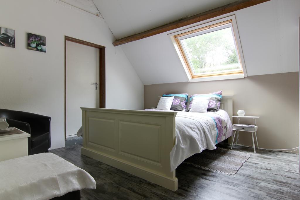 D'N Twist Bed & Breakfast Overloon Стая снимка