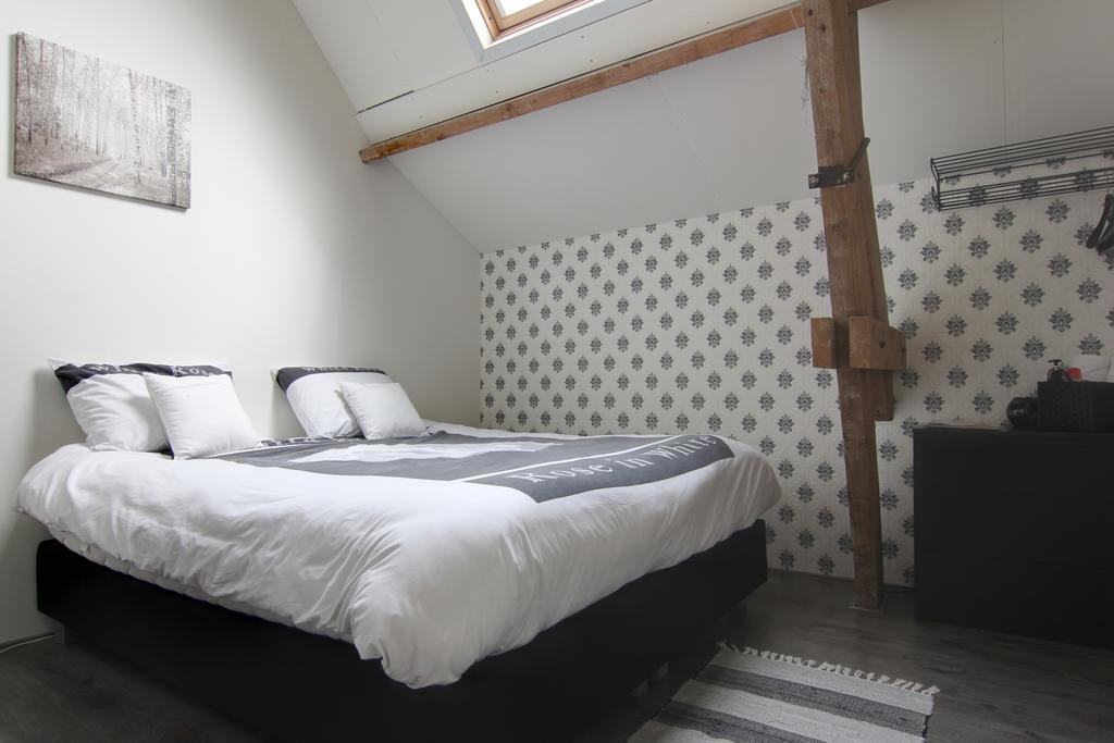 D'N Twist Bed & Breakfast Overloon Стая снимка