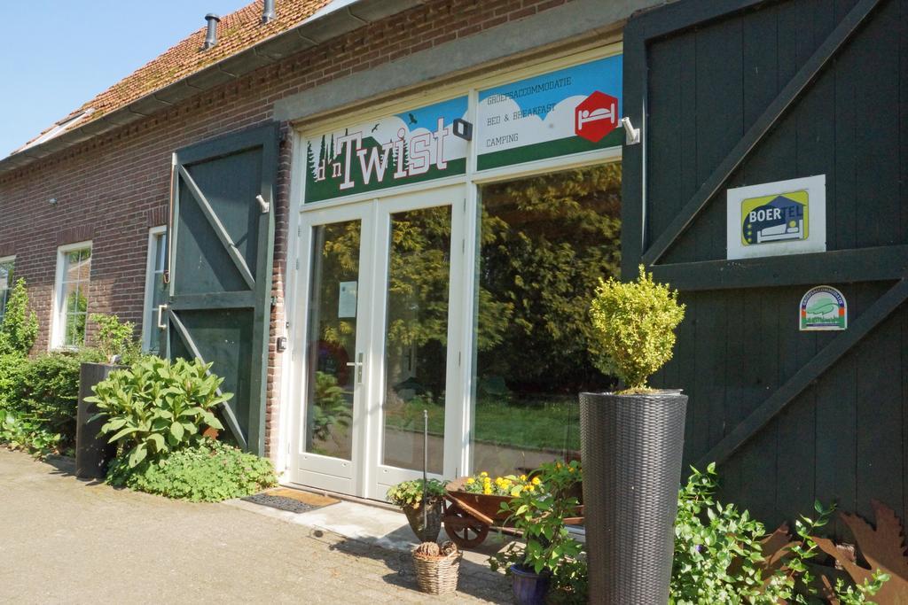 D'N Twist Bed & Breakfast Overloon Екстериор снимка